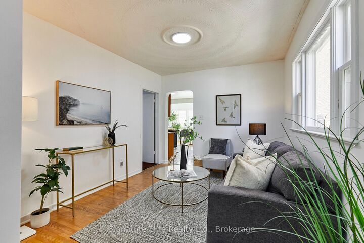 Property Photo:  93 Pinegrove Avenue  ON M1N 2G3 
