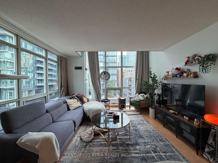 Property Photo:  36 Blue Jays Way 1105  ON M5V 3T3 
