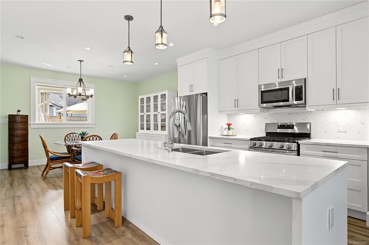Property Photo: 743 Briarwood Dr SW BC V9P 0G5