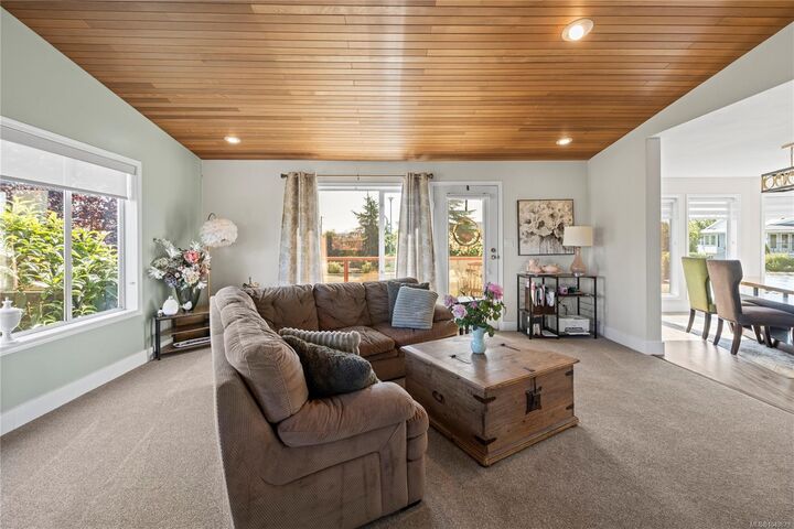 Property Photo:  511 Panorama Pl  BC V9P 1A4 