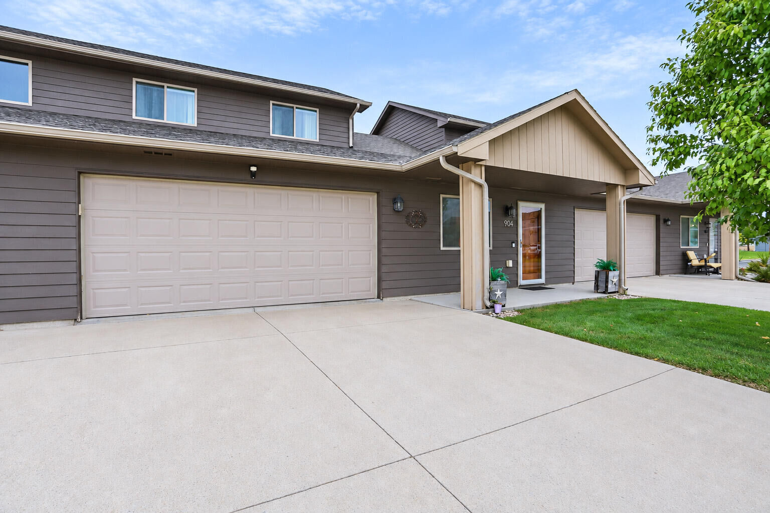 Property Photo:  904 Villa Drive  SD 57401 
