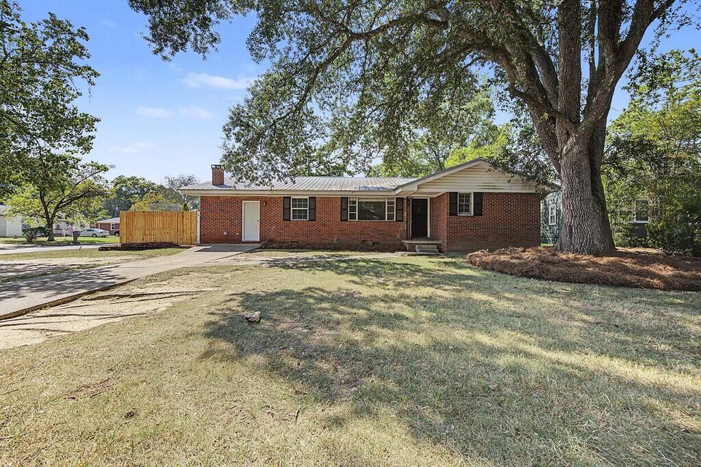 Property Photo:  2401 Hilltop Drive  GA 31707 