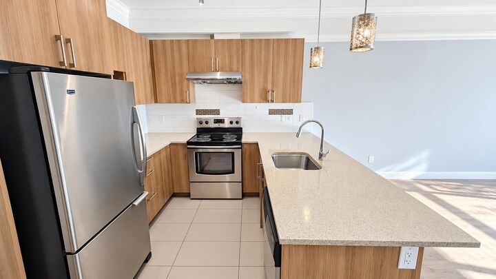 Property Photo: 11566 224 Street 304 BC V2X 9C9