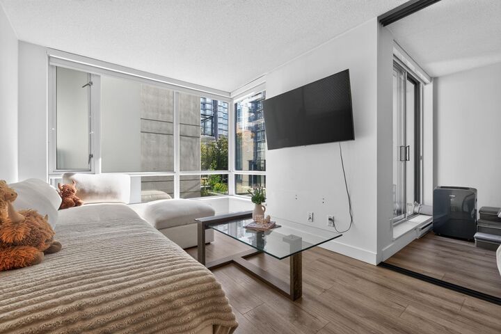 Property Photo: 1082 Seymour Street 312 BC V6B 1X9