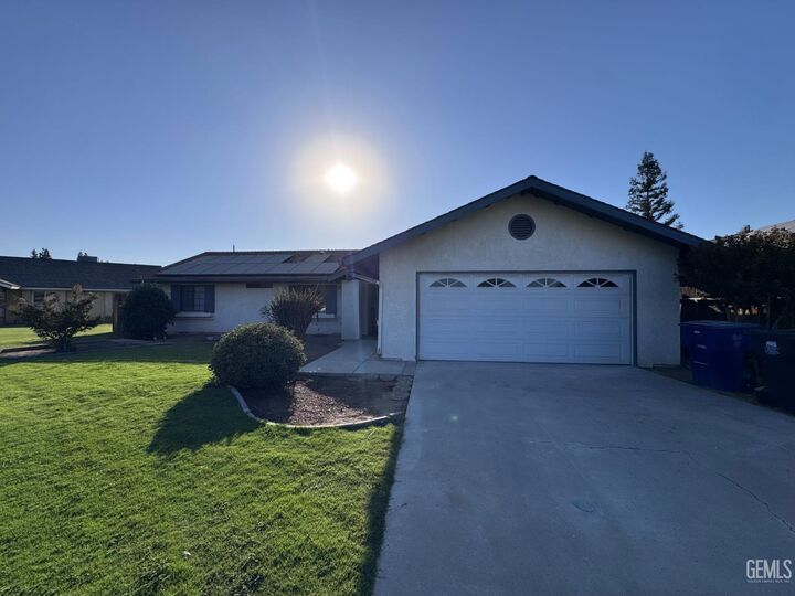 Property Photo:  4001 Ivywood Court  CA 93309 