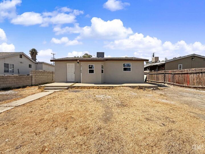 Property Photo:  6705 Betty Street  CA 93307 