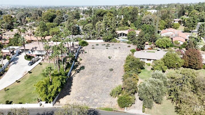 Property Photo: 3720 Brae Burn Drive CA 93306