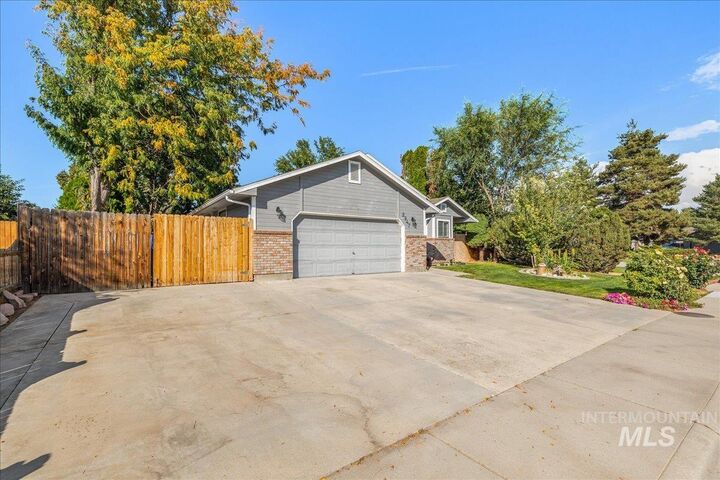 Property Photo:  2947 S Garden St  ID 83705 