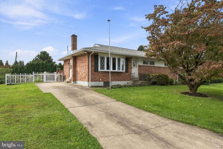 Property Photo:  1790 Pelham Drive  PA 17406 