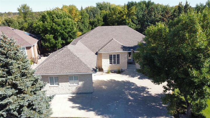 Property Photo:  35 Old Orchard Road  MB R2E 0L4 