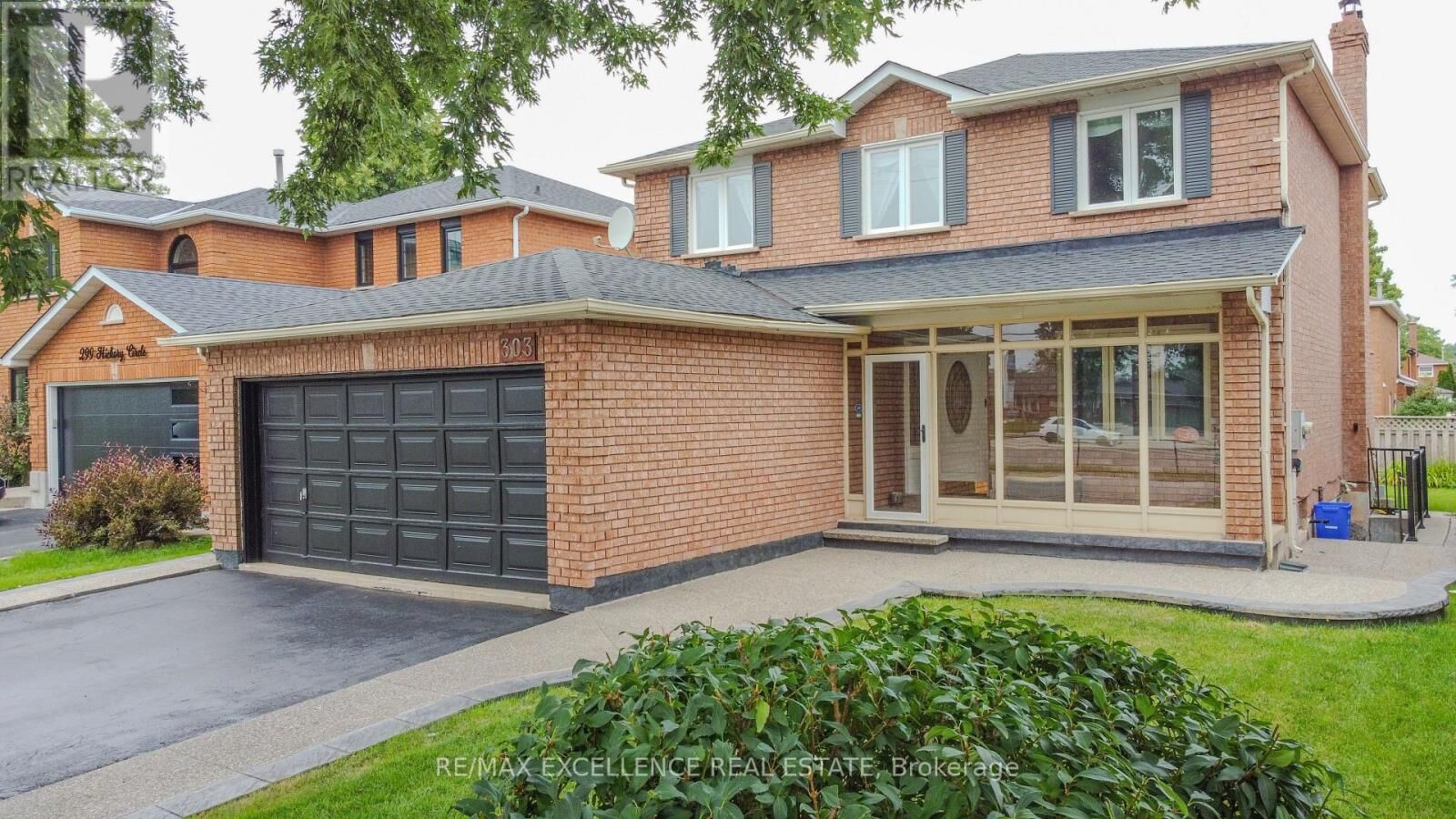 Property Photo: 303 Hickory Circle ON L6H 4V3