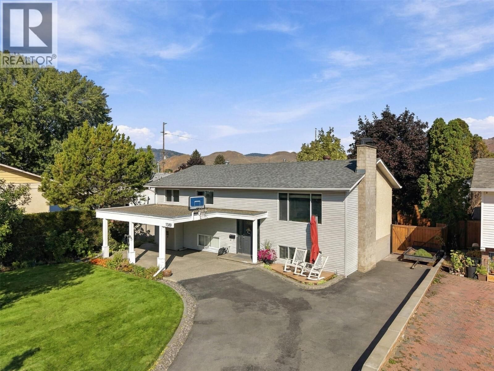 Property Photo:  1580 Happyvale Place  BC V2B 7T9 
