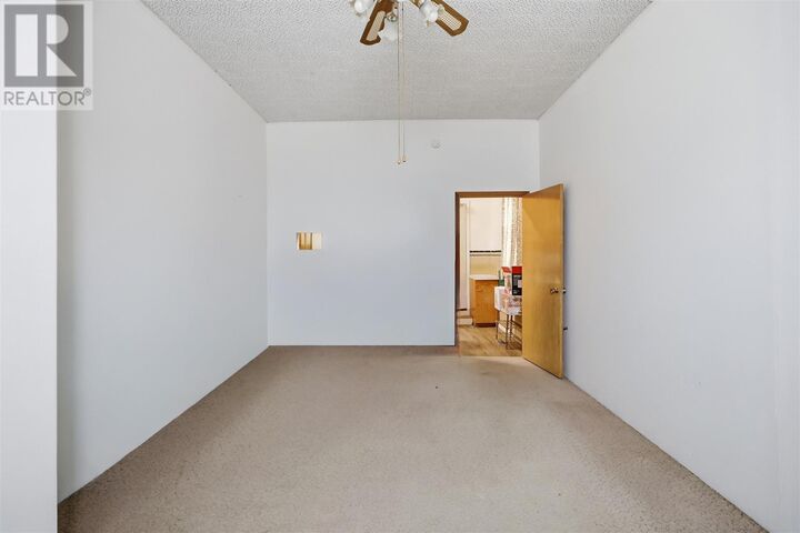 Property Photo:  32 Wallace Ter  ON P6C 1K1 