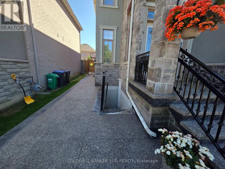 Property Photo: 76 Cedarholme Avenue ON L7C 3S9