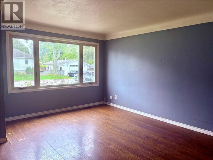 Property Photo:  825 Elizabeth Avenue  ON N7S 2V6 