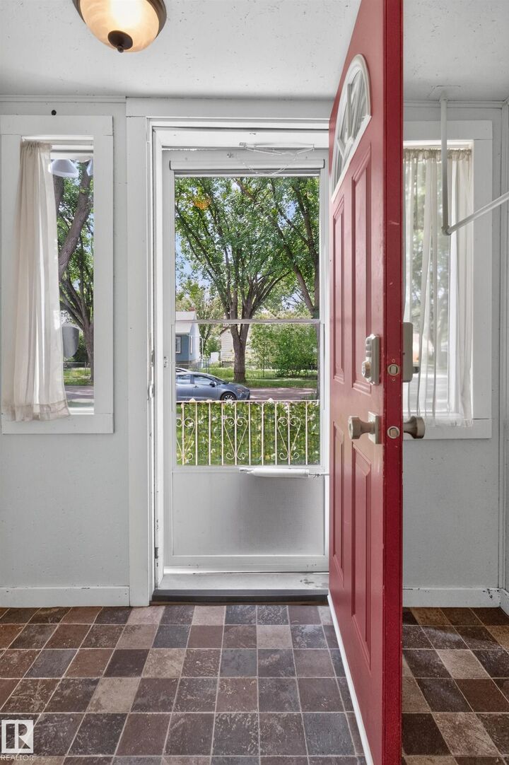Property Photo:  11549 88 Street NW  AB T5B 3R2 
