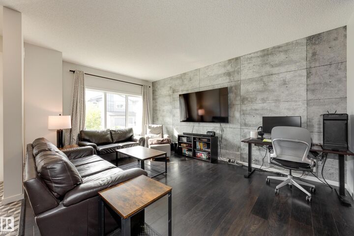 Property Photo:  2461 Kelly Circle Circle SW  AB T6W 4G2 