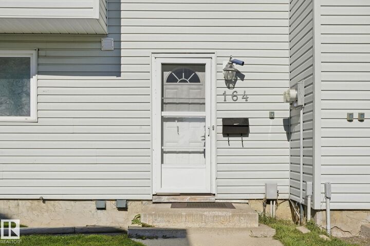 Property Photo:  164 Dickinsfield Court NW  AB T5E 5V8 