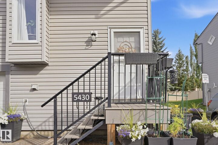 Property Photo:  5340 38A Avenue NW  AB T6R 1K4 