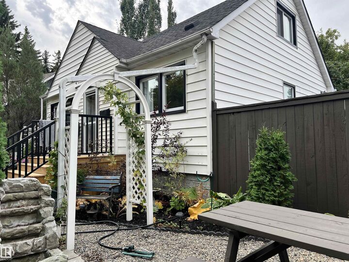 Property Photo:  11908 131 Street NW  AB T5L 1M4 