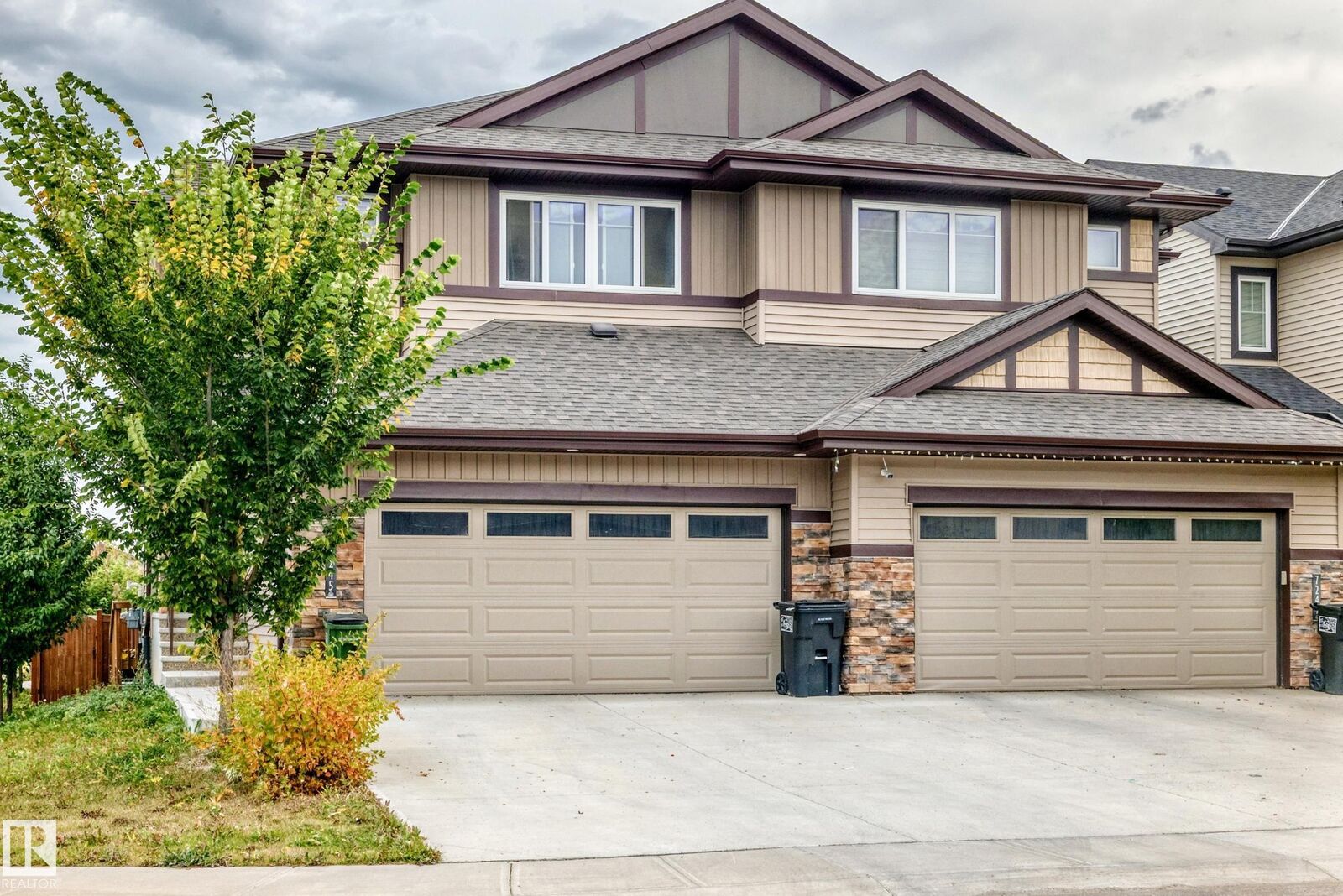 Property Photo:  7245 Chivers Place SW  AB T6W 4L4 