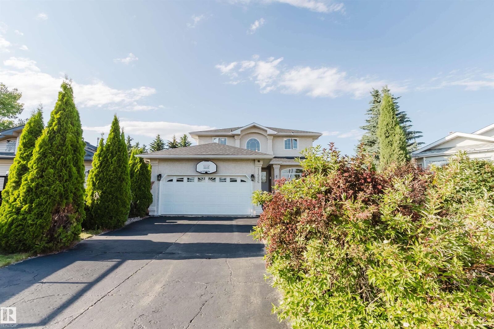 Property Photo:  11526 9 Avenue NW  AB T6J 6T9 