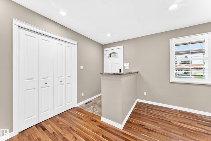 Property Photo:  6307 92A Avenue NW  AB T6B 0T5 