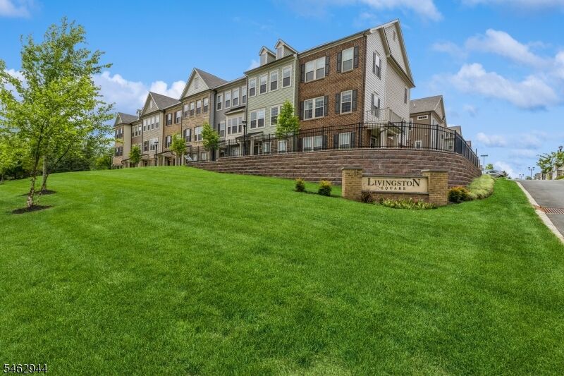 Property Photo: 12 Braeburn Ct NJ 07039