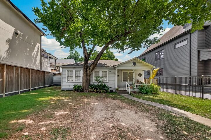 Property Photo:  434 Heights Boulevard  TX 77007 