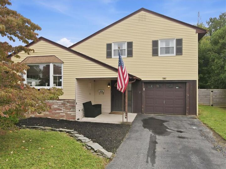 Property Photo:  1836 Cloverdale Road  PA 18018 