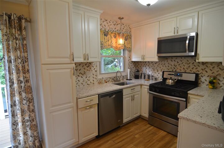Property Photo:  13 Lenox Court 911  NY 10901 