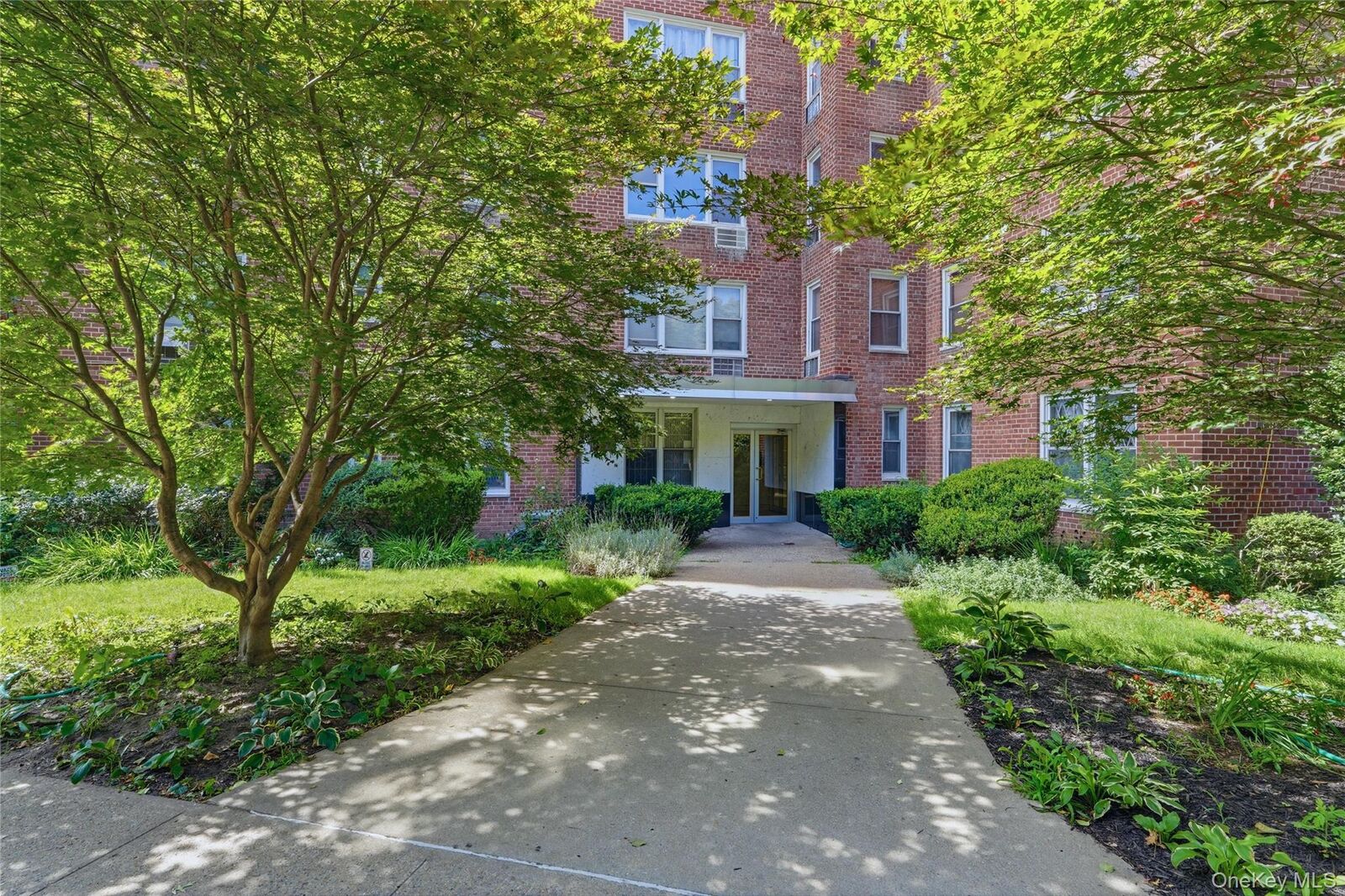 Property Photo: 3475 Greystone Avenue 7F NY 10463