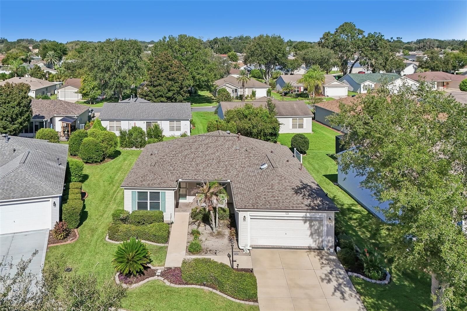 Property Photo: 928 Eastmont Court FL 32162