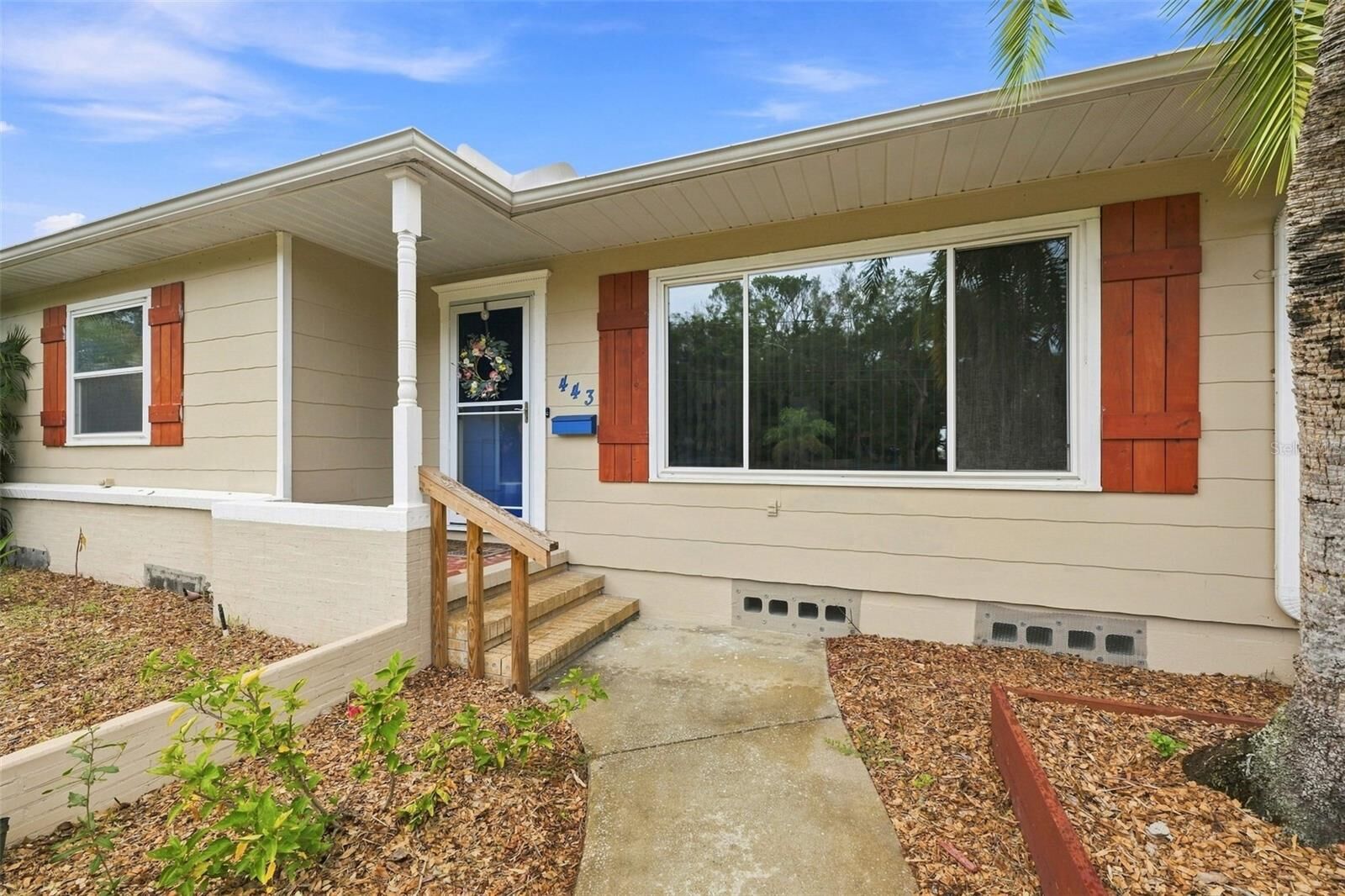 Property Photo: 443 Park Street N FL 33710