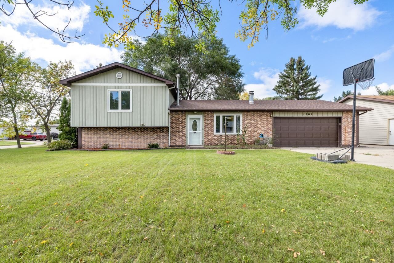 Property Photo:  1201 NW 25th Place  ND 58703 