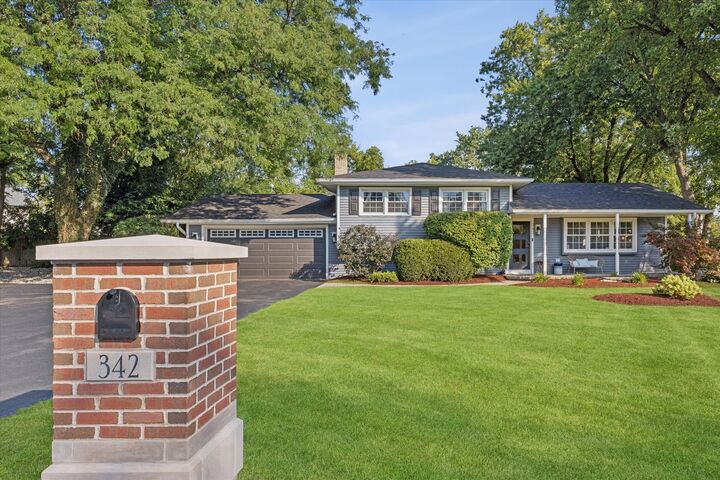 Property Photo:  342 Janet Avenue  IL 60561 