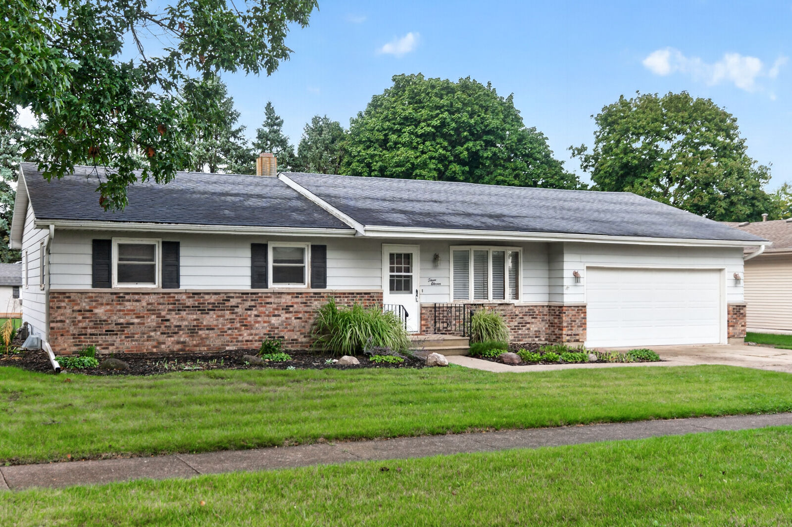 Property Photo:  311 George Street  IL 60178 