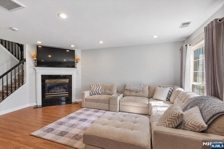 Property Photo:  1066 Chedworth Circle  NJ 07430 