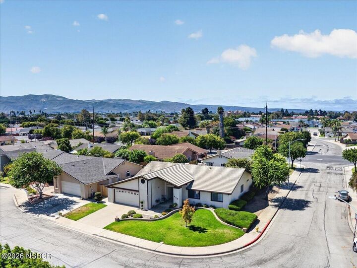 Property Photo: 520 Countrywood Court CA 93436
