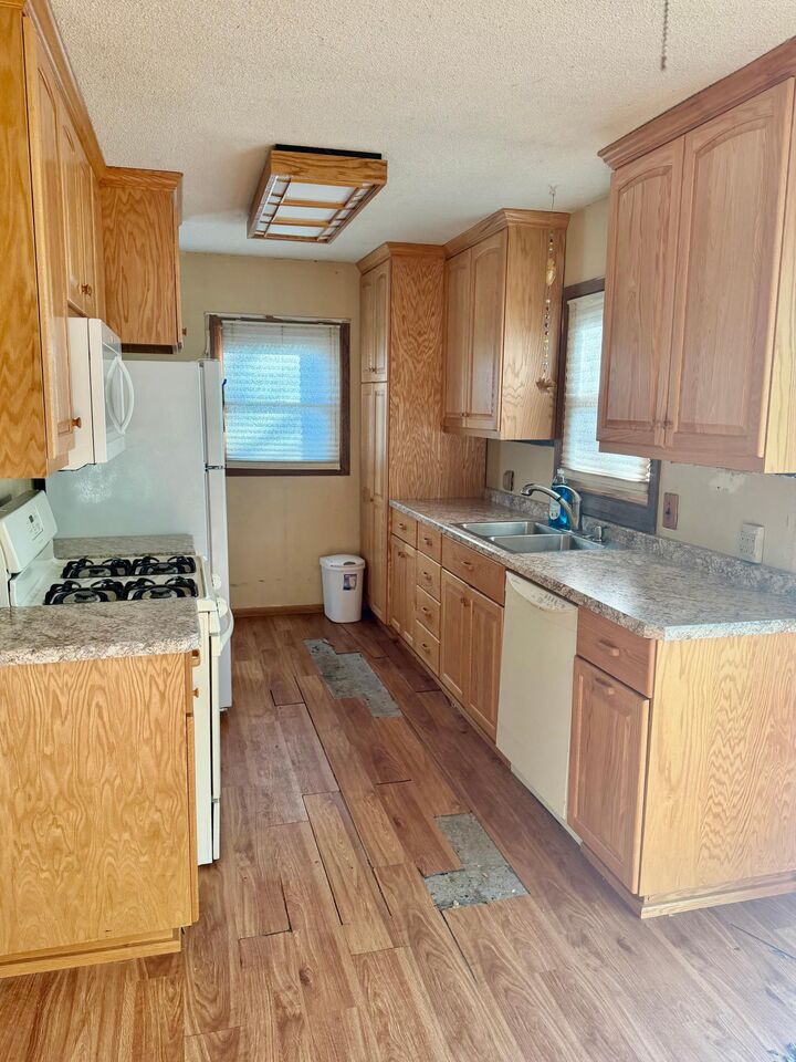 Property Photo:  2205 Brookview Drive  MN 55430 
