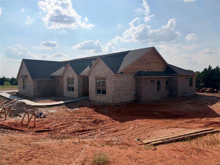 Property Photo: 1272 High Meadow Lane OK 73093