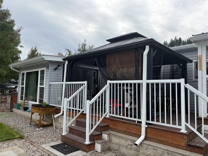 Property Photo:  1601 Columbia Avenue 17  BC V1N 1J1 