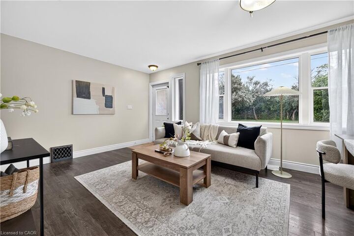 Property Photo:  176 Avalon Place  ON N2M 4N8 