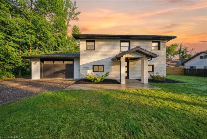 Property Photo:  2500 Pinegrove Road  ON N4B 2E6 