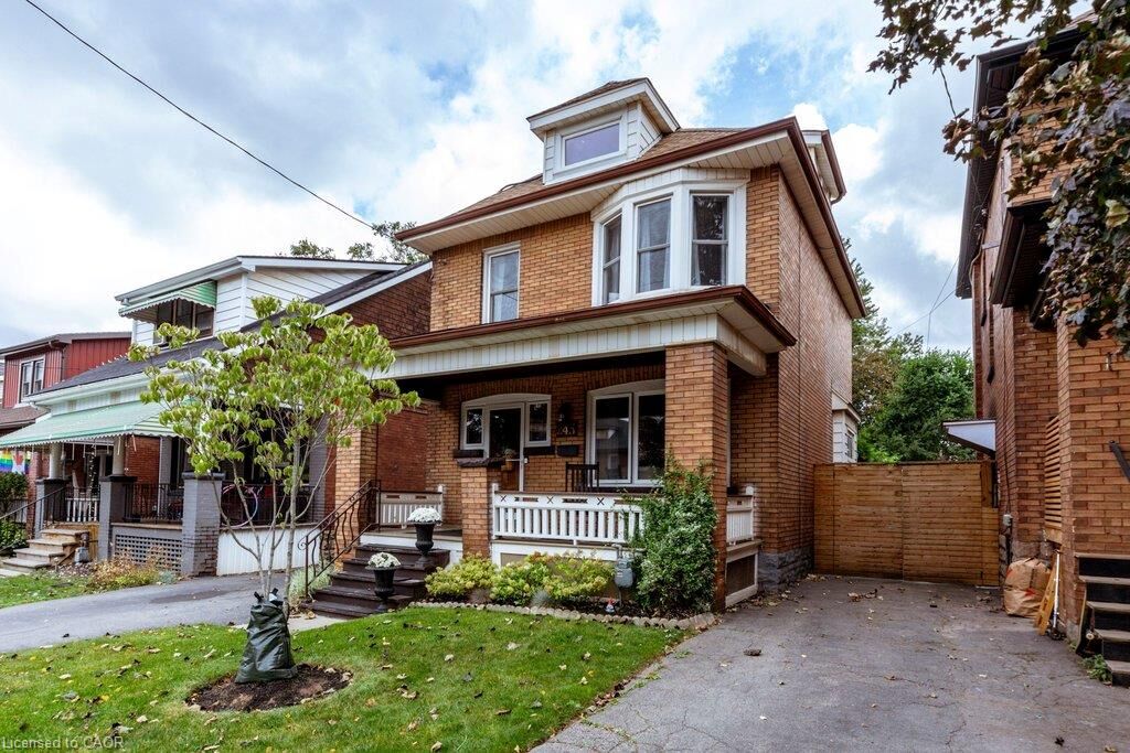 Photo de la propriété:  243 Grosvenor Avenue S  ON L8M 3L8 