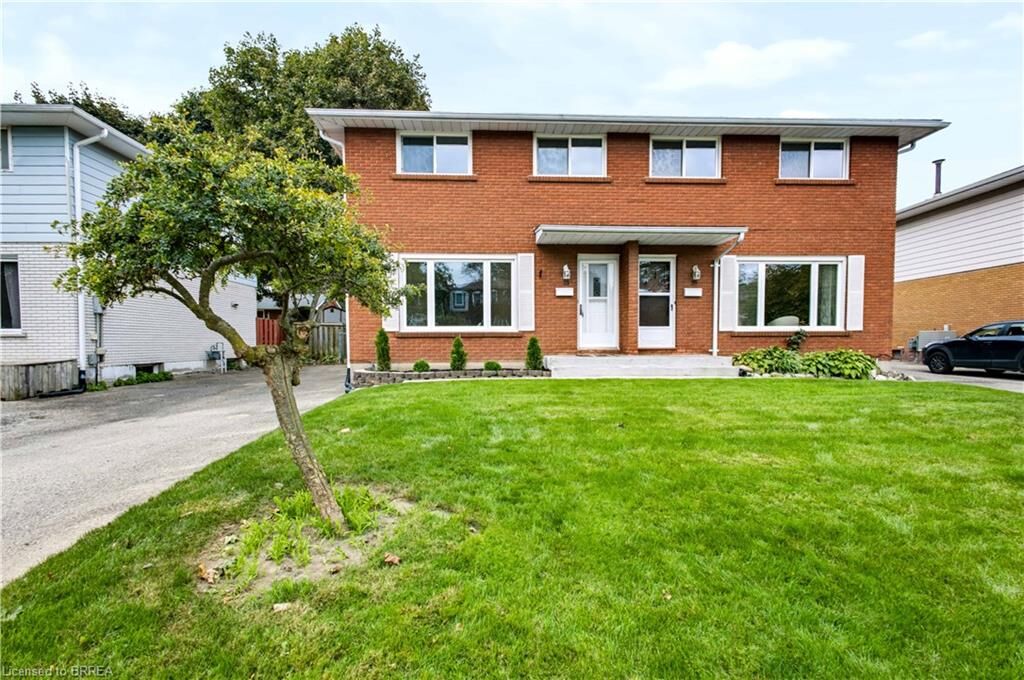 Property Photo:  33 Coachwood Road  ON N3R 3R5 