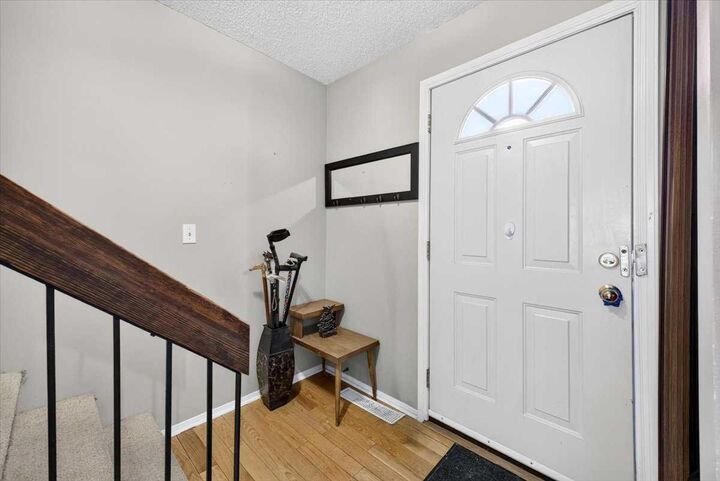 Property Photo:  4940 39 Avenue SW 61  AB T3E 6M7 