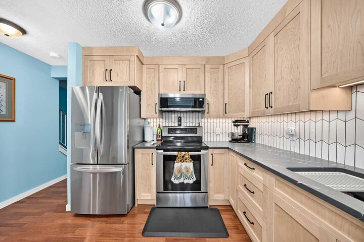 Property Photo:  44 McKinley Road SE  AB T2Z 1T6 