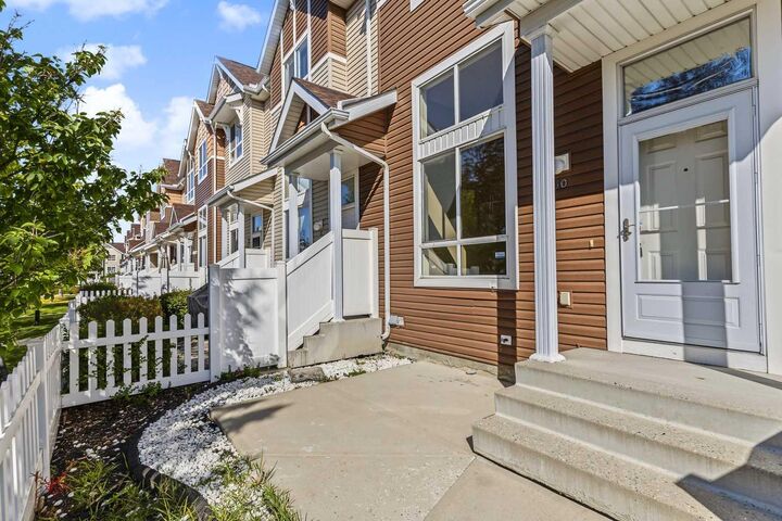 Property Photo:  10 Tuscany Court NW  AB T3L 2Y8 