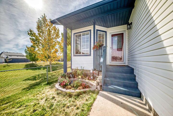 Property Photo:  148 Creek Gardens Close NW  AB T4B 2R5 